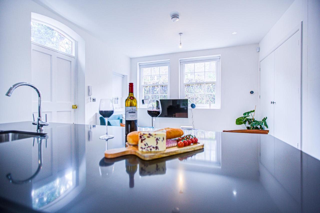Charming 1br In A Gated Complex And A Short Walk From Queens Park Tube Londra